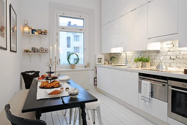 Apartment-Displaying-Elegant-White-Color-Scheme-13