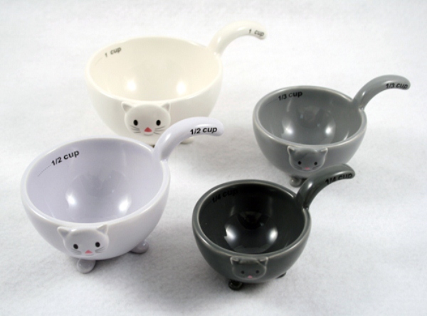 kitten-measuring-cups