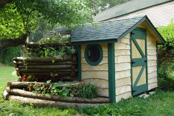 Hobbit-Holes-for-Work-or-Play-10