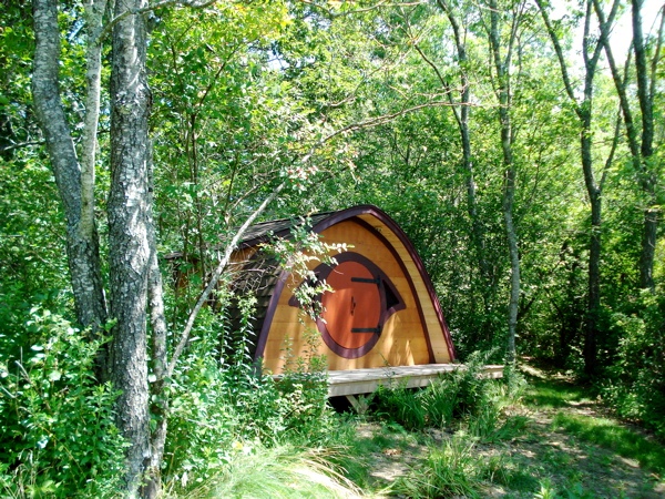 Hobbit-Holes-for-Work-or-Play-11