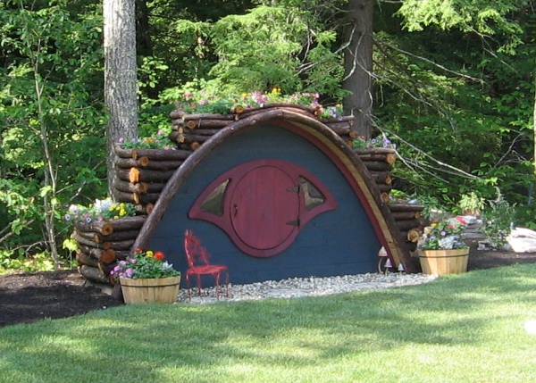Hobbit-Holes-for-Work-or-Play-28