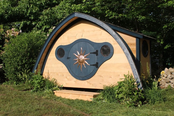 Hobbit-Holes-for-Work-or-Play-3