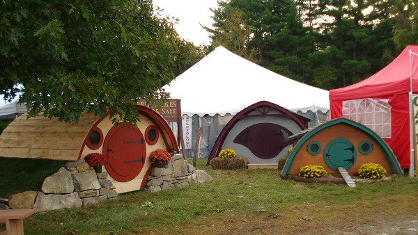 Hobbit-Holes-for-Work-or-Play-6