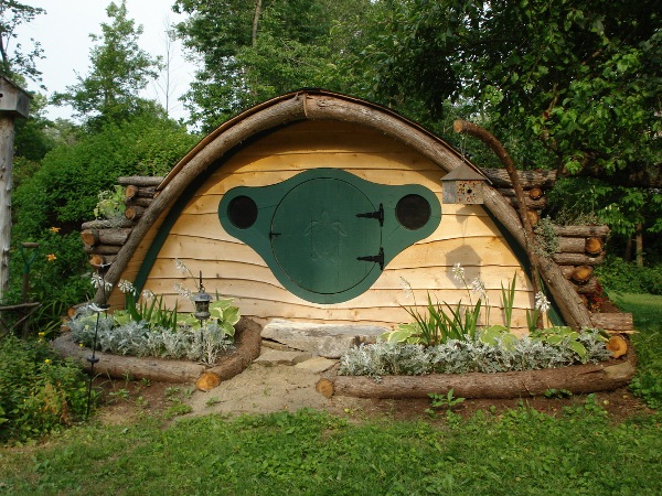 Hobbit-Holes-for-Work-or-Play-9