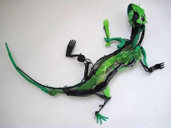 Reclaimed-Household-Objects-lizard