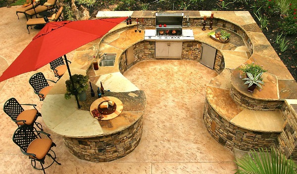 Elegant and Traditional Outdoor Kitchen | Home Design, Garden ...