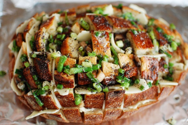 cheesey-mushroom-pull-apart-bread-1