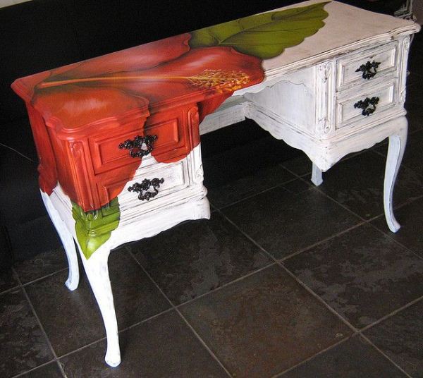 Argina-Seixas-paints-furniture-1