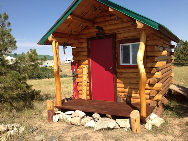 tiny-log-cabin