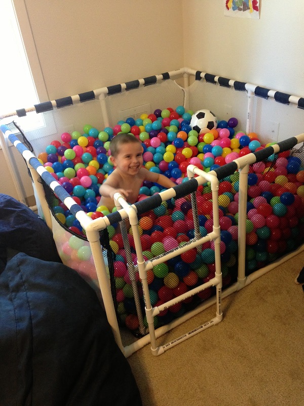 zoo adventure ball pit