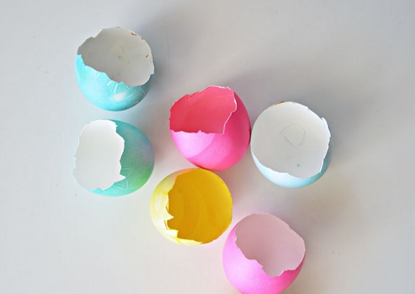 DIY-Eggshell-Candle-Centerpiece-2