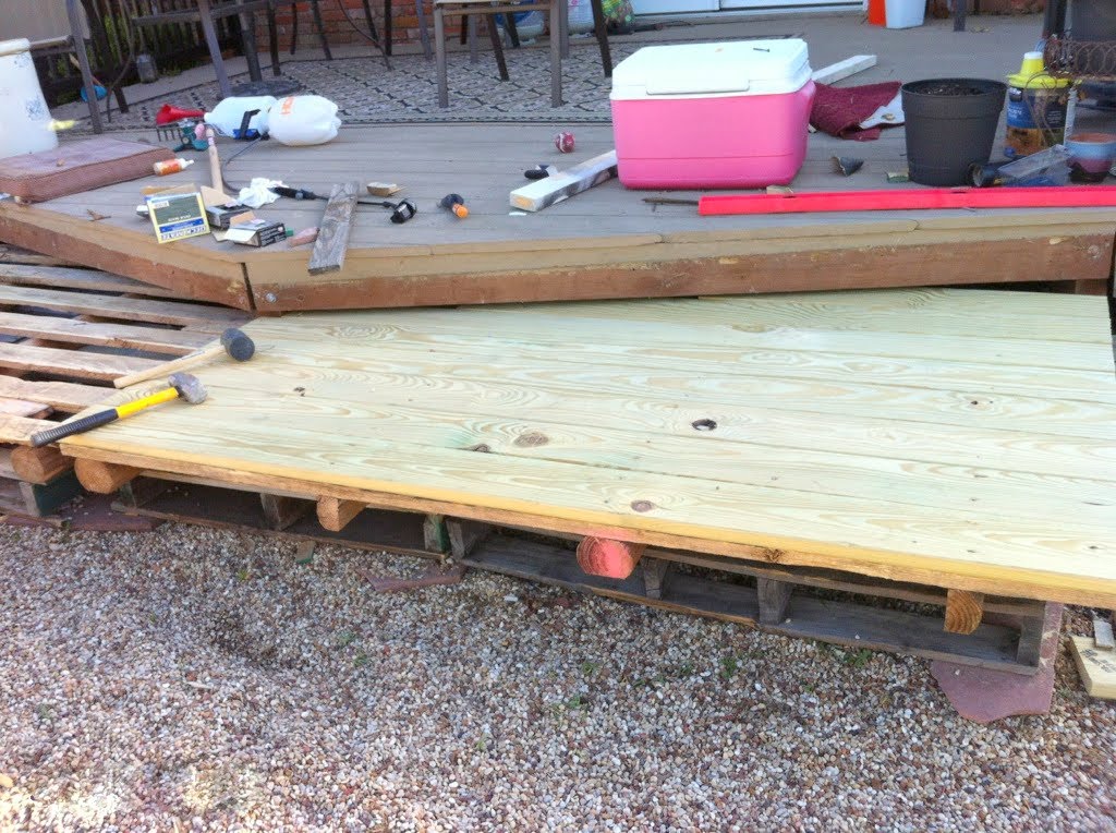 DIY-Pallet-Deck-4