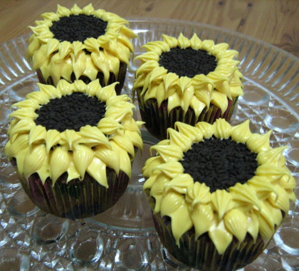 10-DIY_Oreo_Sunflower_Cupcakes