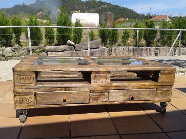 pallet-coffee-table-with-drawers