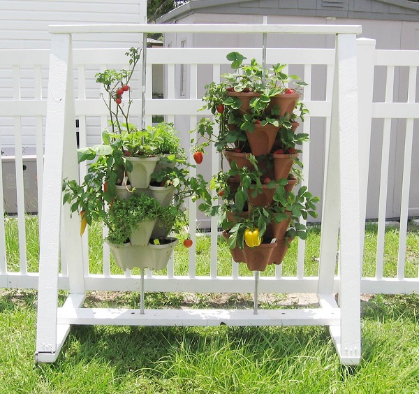 stacking-planters-with-watering-system-3