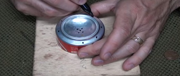 How-to-Make a-Penny-Can-Stove-4