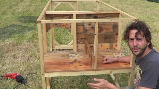 chicken-coop-with-pallets-3