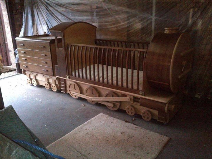 train-baby-crib