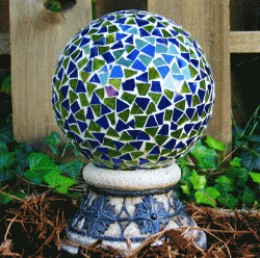 DIY-Mosaic-Art-in-the-Garden-3