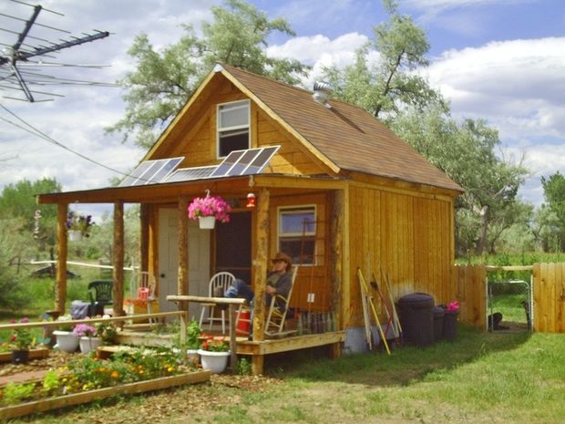 modern-homestead-solar-cabin-1