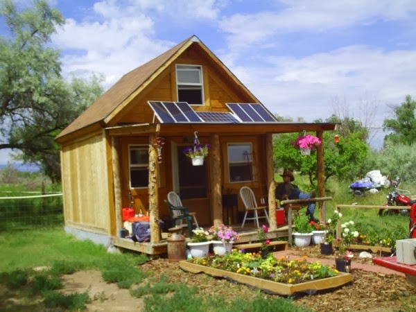 modern-homestead-solar-cabin