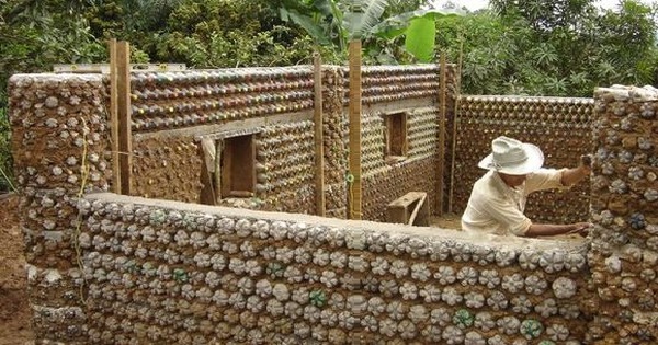 नैनीताल में इस दम्पति ने पेश की रिसाइकिलिंग की बेहतरीन मिसाल, 26,500 प्लास्टिक बोतलों से बना दिया आशियाना 