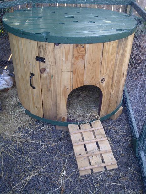 DIY-Cable-Spool-Duck-House-1