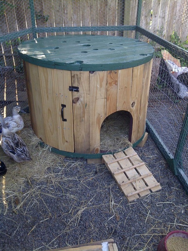 DIY-Cable-Spool-Duck-House-2