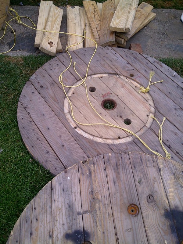 DIY-Cable-Spool-Duck-House-6