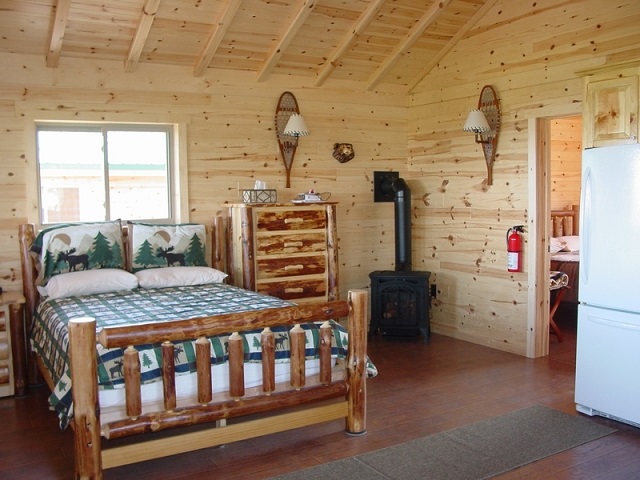 Knotty-Pine-Cabin-1