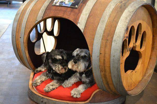 wine-barrel-pet-bed-3