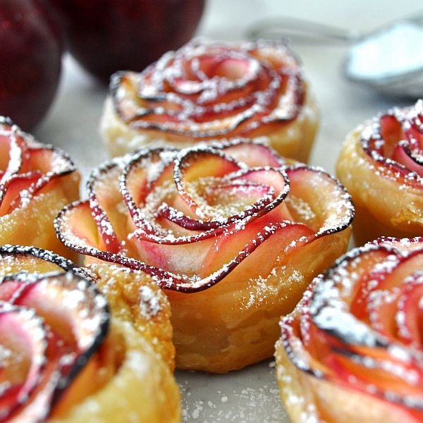 Rose-Shaped-Apple-Baked-Dessert
