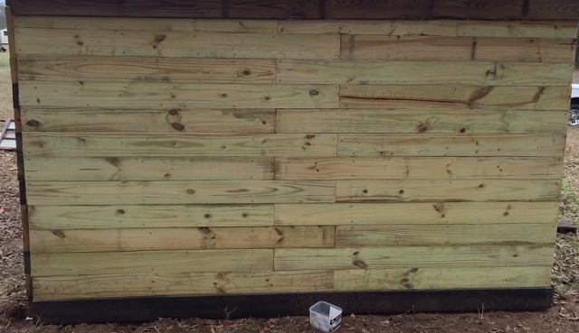 tiny-cabin-free-pallet-wood-13