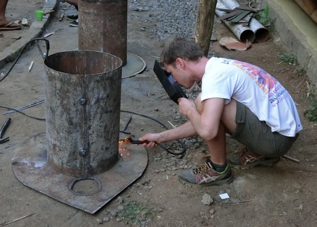 Rocket-Stove-For-Earth-Friendly-Cooking-3