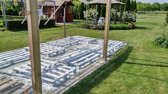 backyard-lounge-terrace-made-entirely-out-of-pallets-5