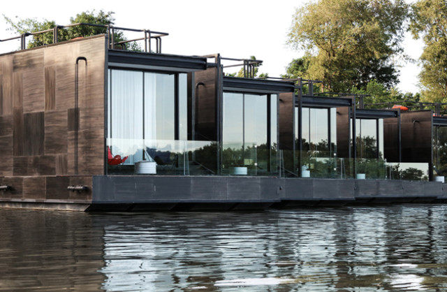 Eco-Friendly-floating-prefab-homes-1