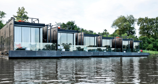 Eco-Friendly-floating-prefab-homes-9