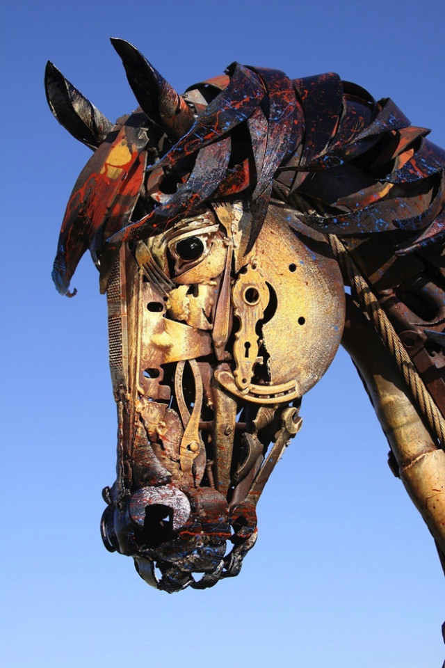 Amazing-Sculptures-Out-of-Old-Farm-Tools-11