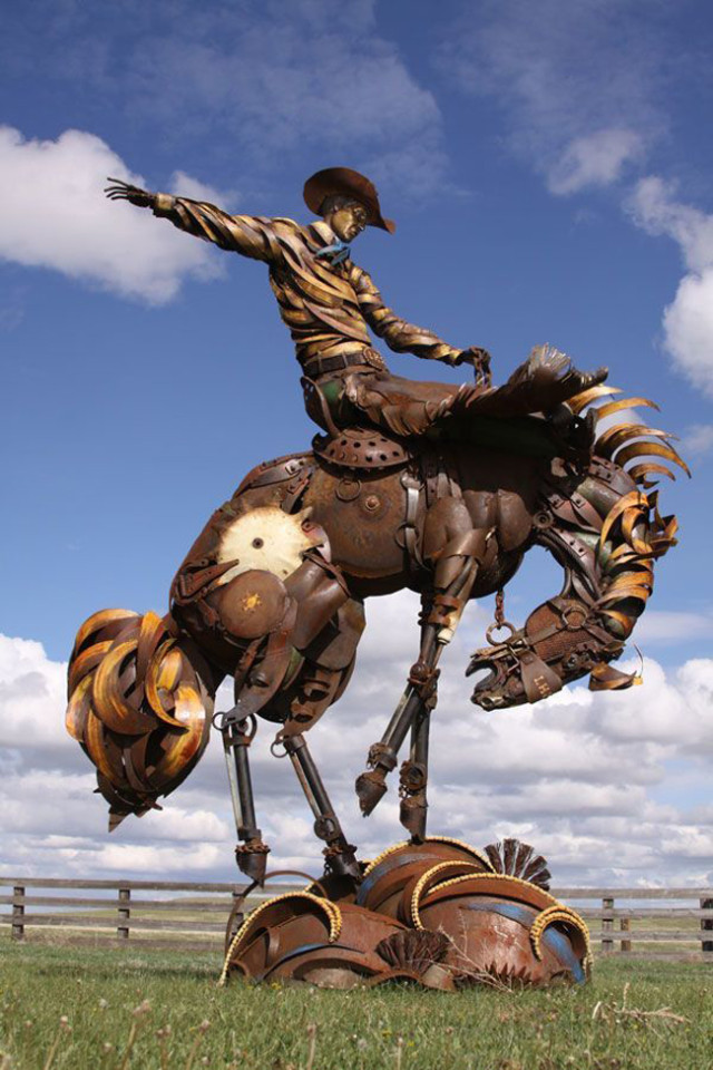 Amazing-Sculptures-Out-of-Old-Farm-Tools-13