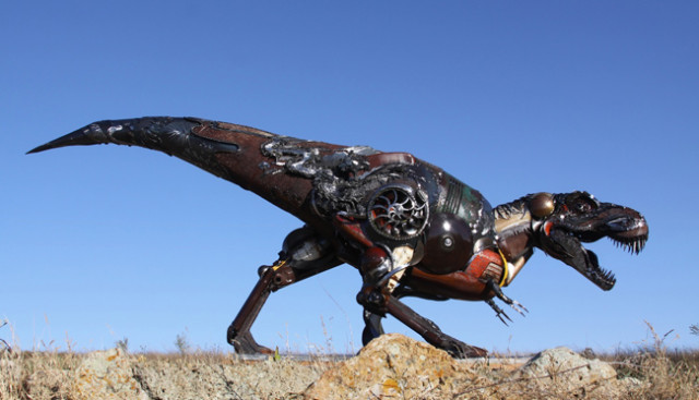 Amazing-Sculptures-Out-of-Old-Farm-Tools-17
