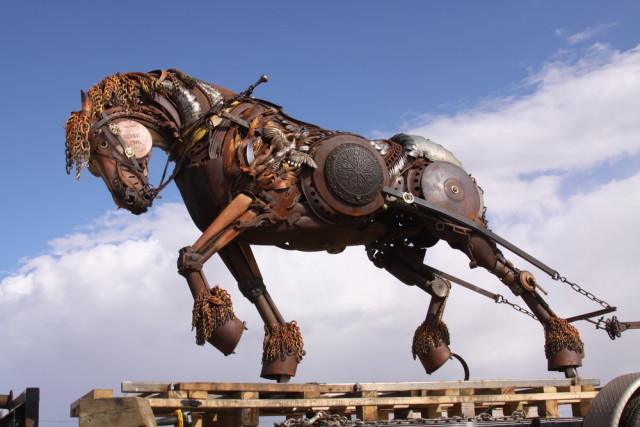 Amazing-Sculptures-Out-of-Old-Farm-Tools-28