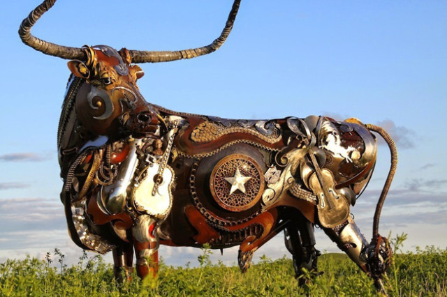 Amazing-Sculptures-Out-of-Old-Farm-Tools-6
