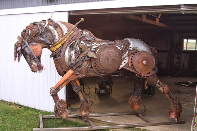 Amazing-Sculptures-Out-of-Old-Farm-Tools-9