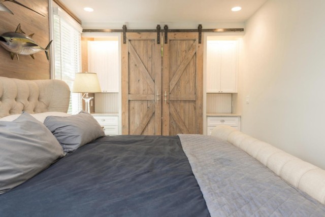 Bedroom-Design-Ideas-with-Barn-door-26