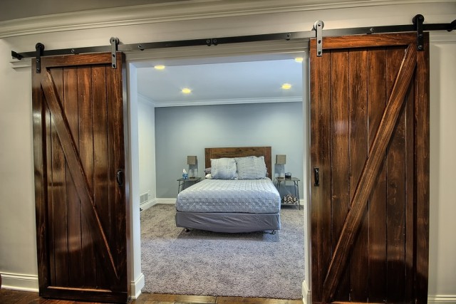 Bedroom-Design-Ideas-with-Barn-door-28