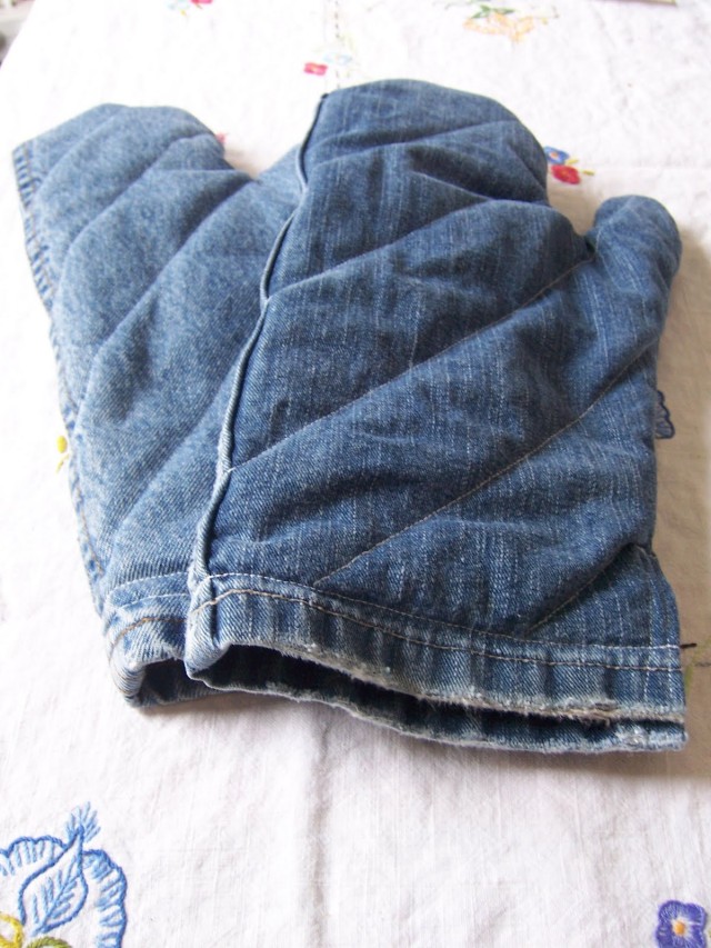 Turn-Old-Jeans-Into-New-Masterpieces-16