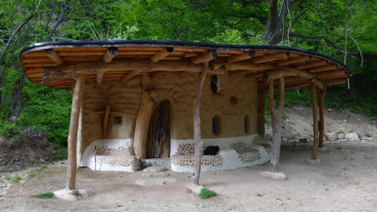 The Shantikuthi Earthbag Spiral House [video] | Home Design, Garden