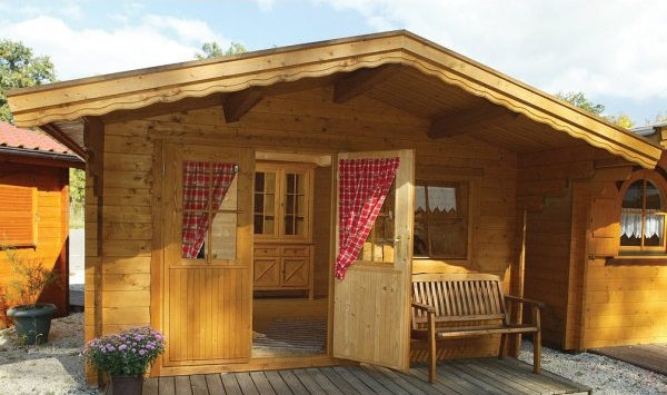 Log-Cabin-with-Roof-Canopy