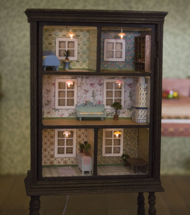 Turn-an-old-dresser-into-a-doll-house