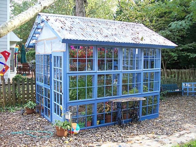 greenhouse-made-from-old-windows-2